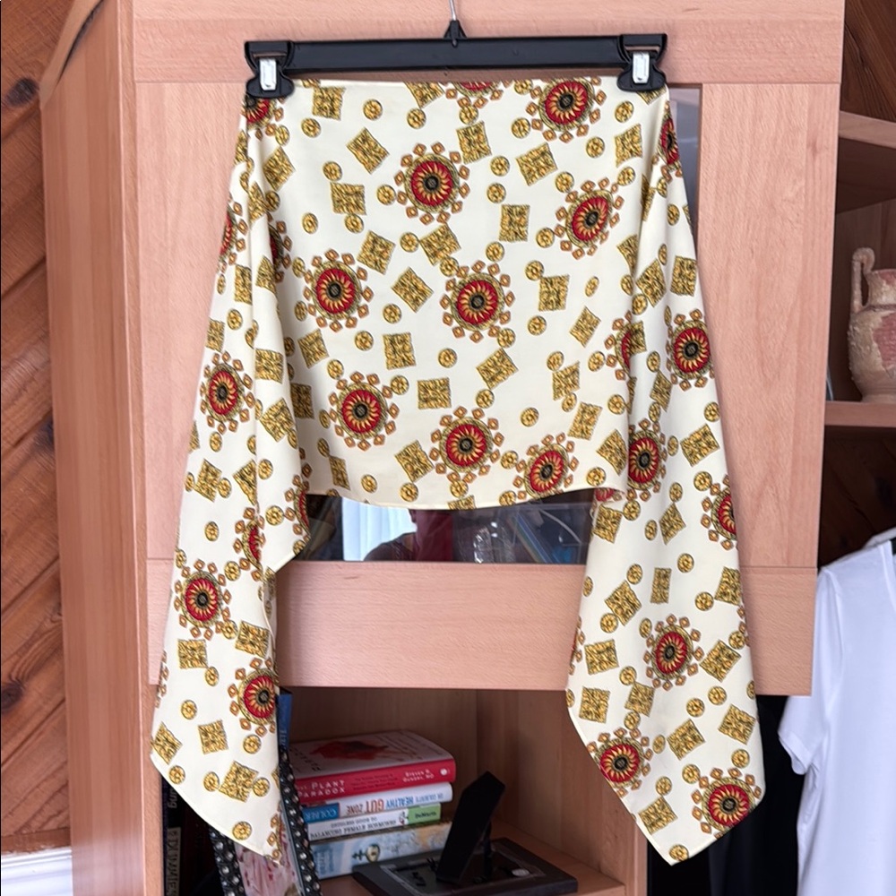 Elegant Cream and Gold Patterned Skirt